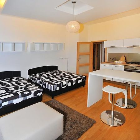 Apartment Near The Old Town Square Praha Ruang foto