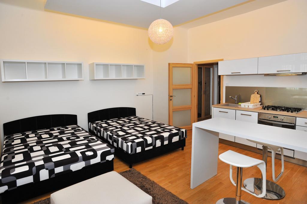 Apartment Near The Old Town Square Praha Ruang foto